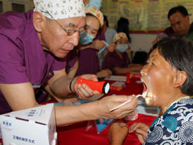 聯(lián)邦口腔山村義診暖民心 送歌下鄉(xiāng)慰問演出樂融融